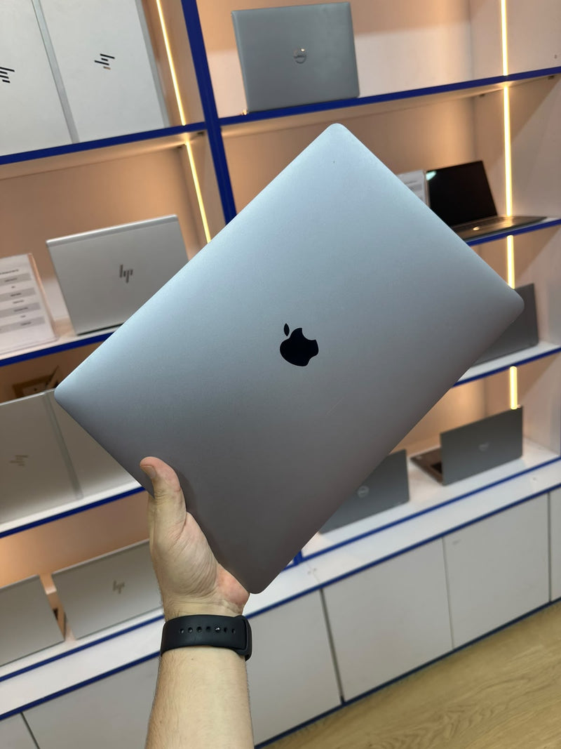 Used Apple MacBook Pro (2018) | Intel Core i7 | 16GB RAM | 512GB SSD | 15.4” Inch (2K) | 4GB AMD Graphics - 3