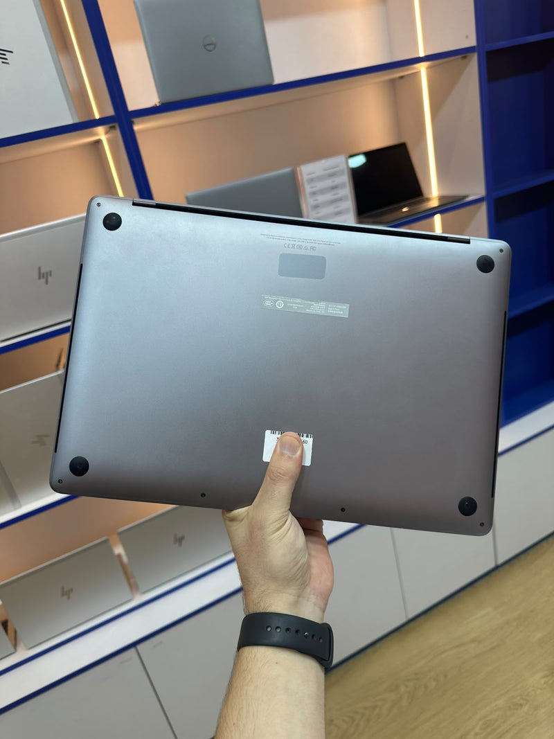 Used Apple MacBook Pro (2018) | Intel Core i7 | 16GB RAM | 512GB SSD | 15.4” Inch (2K) | 4GB AMD Graphics - 4